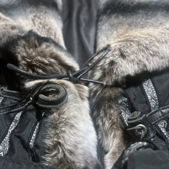 Rare, Vintage Daniela Vitali Raccoon Fur Jacket, Hooded,
Sz (US 10-12 ) - Picture 13 of 16